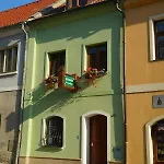 Na Hradbach 3*