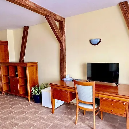 Na Hradbach 3*