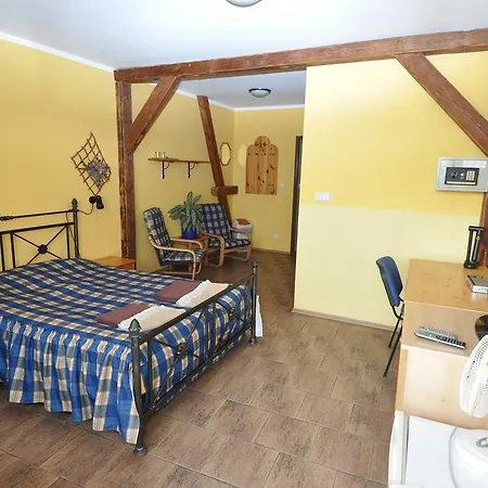 Hotel Na Hradbach 3*