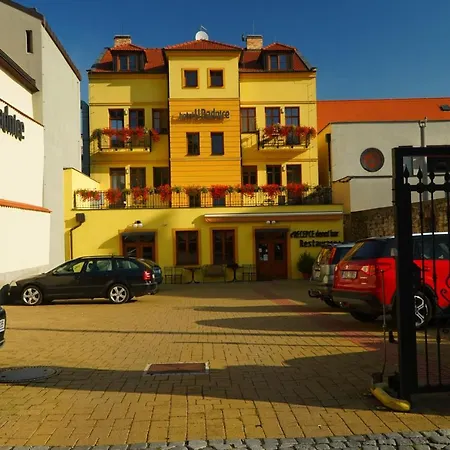 Na Hradbách 3* Louny