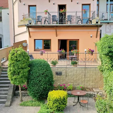 Hotel Na Hradbach 3*