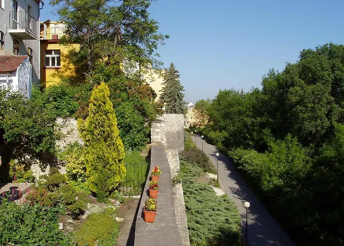 Na Hradbách Hotel 3*